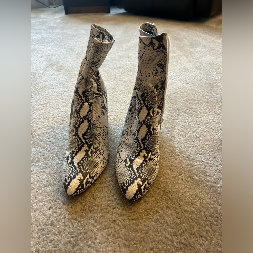Steve Madden Snake Skin Boots Women Size 10